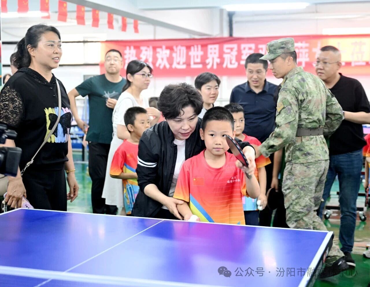奥运冠军邓亚萍来汾考察交流